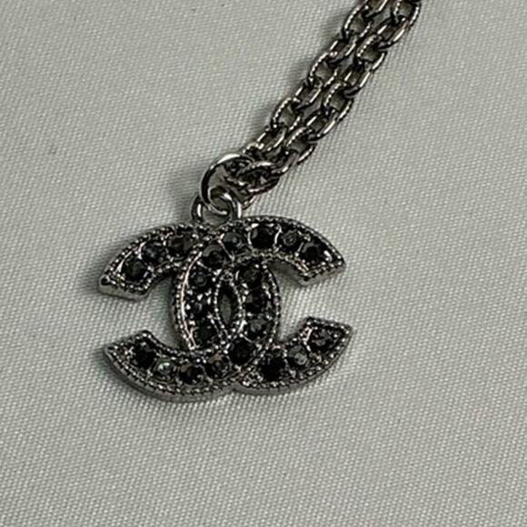 CHANEL Metallic textured Chain Necklace with Pendant - Picture 1 of 5